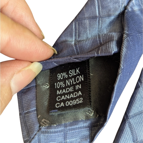 Classic Blue Grid Pattern Tie - Picture 5 of 6